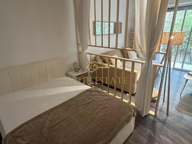 ROQUEBRUNE CAP MARTIN/GOLFE BLEU: GRAND STUDIO AVEC COIN NUIT AVEC TERRASSE