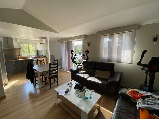 Roquebrune: Local D'activite + Appartement 142m² Roquebrune sur Argens