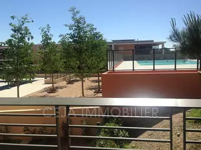 Roquebrune sur Argens 83520 Location appartement 2 pièces t2 piscine terrasse