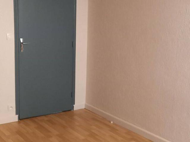 ROQUECOURBE, Appartement T2 au rez de chaussée