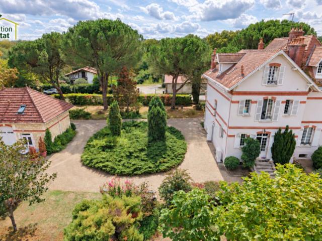 Demeure de caractère, maison d'amis et piscine sur un parc de 4 600 m²