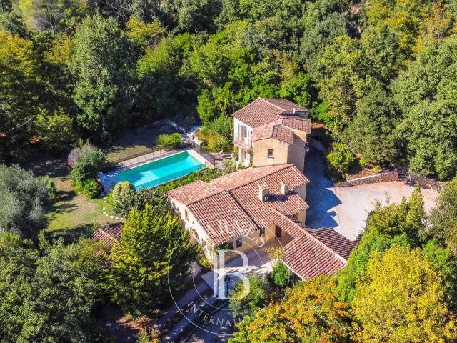 Roquefort les Pins Au calme 3 chambres Piscine 158m² Roquefort les Pins