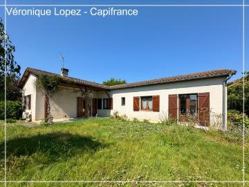 Roquefort, maison de plain pied T4 de 105m² sur jardin plat et clos de 692m². Garage et abri de jardin
