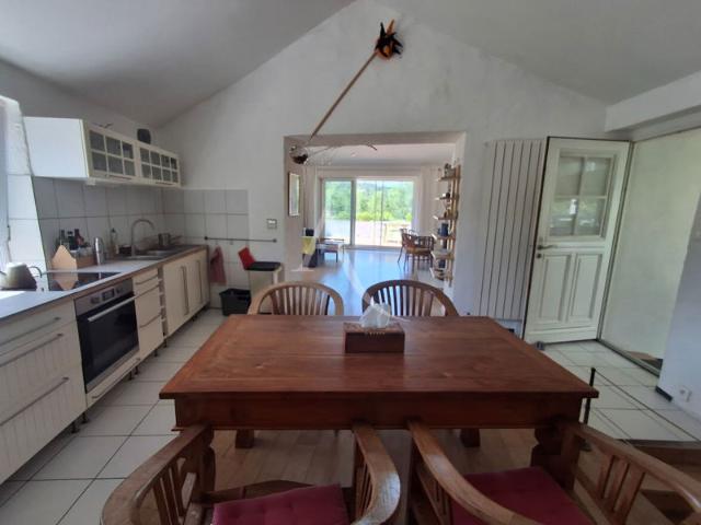 Roqueredonde Maison de caractère d'environ 153 m² avec dépendance