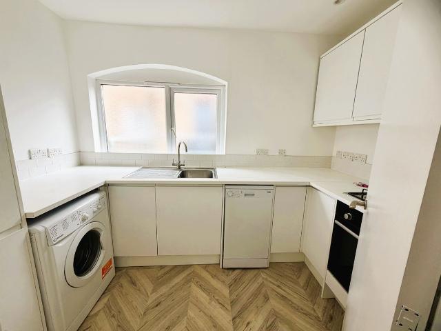 Rostella Road, Tooting Broadway, London SW17, 2 bed flat to rent, £2,100 pcm | PrimeLocation