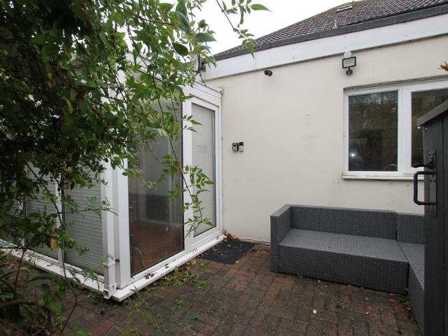 Rostrevor Court, 96 Sandown Road, Lake 2 bed apartment to rent £850 pcm £196 pw