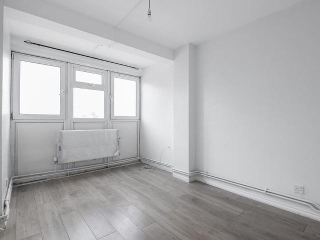Rosario Munch, 136 Woolwich Church Street, London, SE18 5NQ, United Kingdom | 3 bed apartment for rent #137019884 | Rentberry