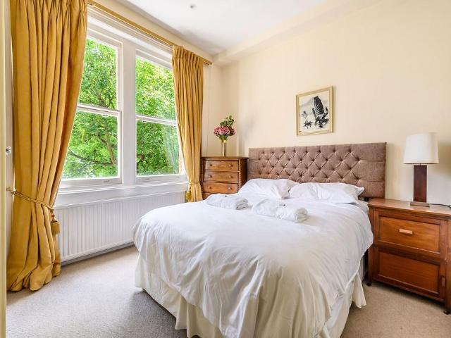 Rosary Gardens, Chelsea, London, SW7 2 bed flat to rent £3,467 pcm £800 pw