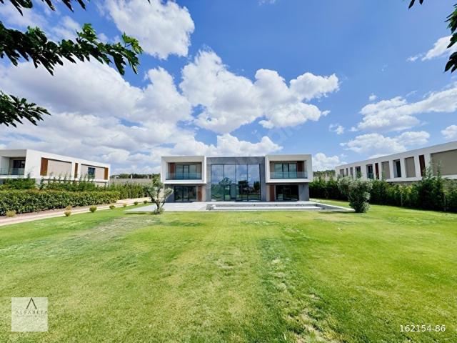 Rose Marine Village'da 6+1 Müstakil Kiralık Villa