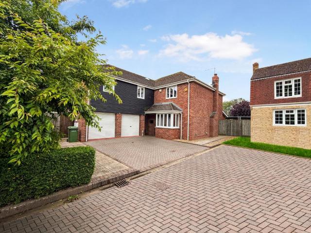 Rose Meadows, Cambs PE28 5 bed detached house to rent £2,995 pcm £691 pw