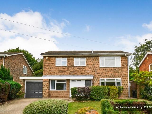 Rose Bushes, Epsom KT17 5 bed detached house to rent £3,200 pcm £738 pw