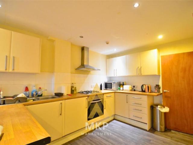 Rose Cottages, Selly Oak, Birmingham B29 6 bed terraced house to rent £611 pcm £141 pw