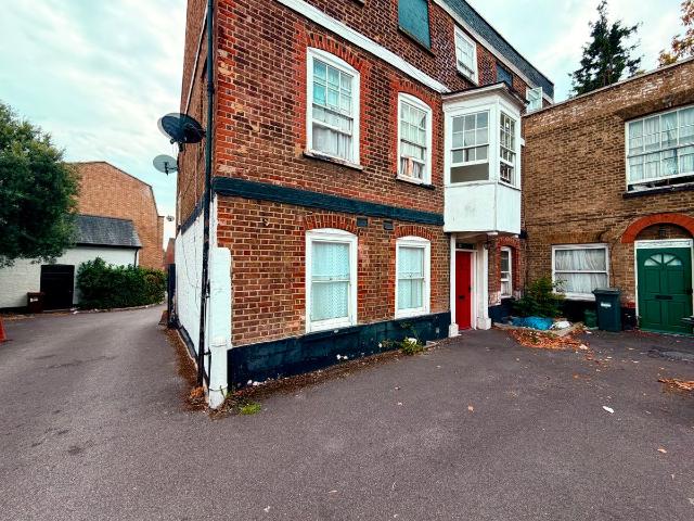Rose & Crown Mews, Isleworth TW7, Studio to rent, £1,300 pcm | PrimeLocation