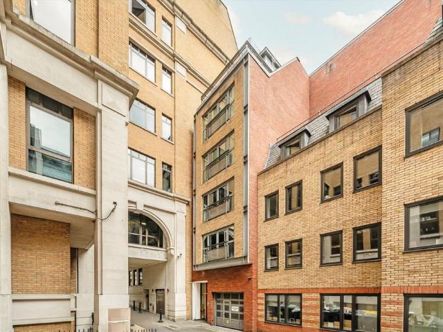 Rose & Crown Yard, London SW1Y 1 bed flat to rent £3,900 pcm £900 pw