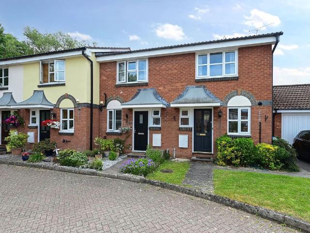 Rose Gardens, Farnborough GU14, 2 bed terraced house to rent, £1,600 pcm | PrimeLocation
