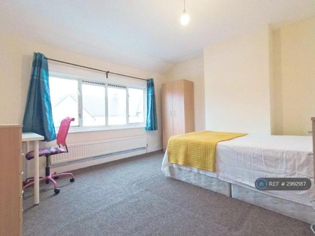 Rose Gardens, London, W5 4 bed terraced house to rent £2,850 pcm £658 pw