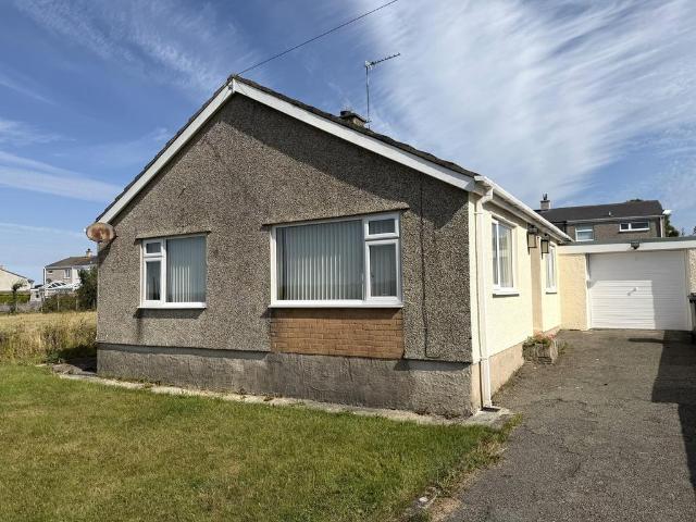 Rose hill Estate, Rhosybol, Amlwch. 3 bed bungalow to rent £775 pcm £179 pw