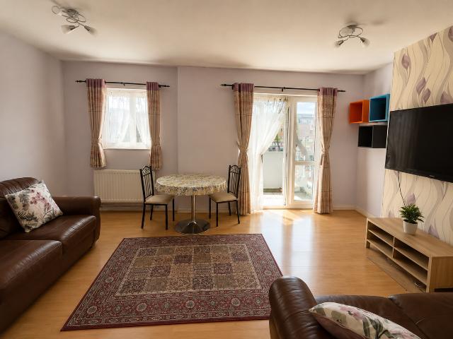 Rose Lane, Chadwell Heath RM6, 2 bed flat to rent, £1,800 pcm | PrimeLocation