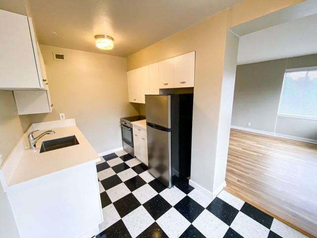 ROSE PLAZA APARTMENTS RISI01 1 Bedroom Apartment for Rent at 2199 Nw Everett St, Portland, OR 97210 Northwest District