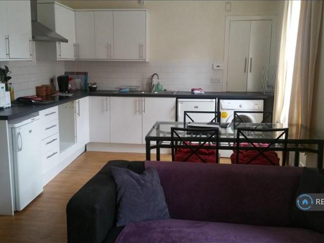 Rose Street North Lane, Edinburgh, EH2 3 bed flat to rent £2,400 pcm £554 pw