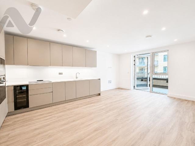 Rose Square, Twickenham TW2, 2 bed flat to rent, £2,700 pcm | PrimeLocation