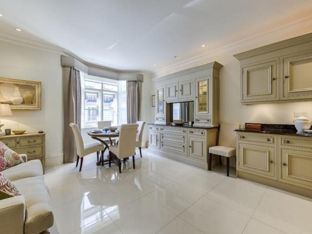 Rose Square, London SW3 3 bed apartment to rent £12,350 pcm £2,850 pw