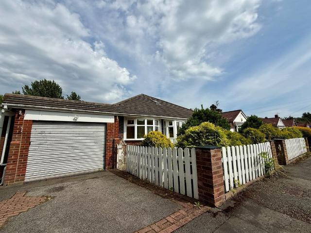 Rose Vale, Heald Green, Cheadle SK8, 4 bed detached bungalow to rent, £2,300 pcm | PrimeLocation
