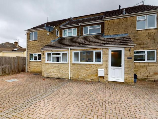 Rose Way, Cirencester GL7 5 bed house share to rent £2,500 pcm £577 pw