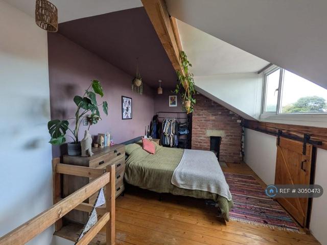 Rosecliffe Mount, Leeds, LS13 2 bed terraced house to rent £1,200 pcm £277 pw