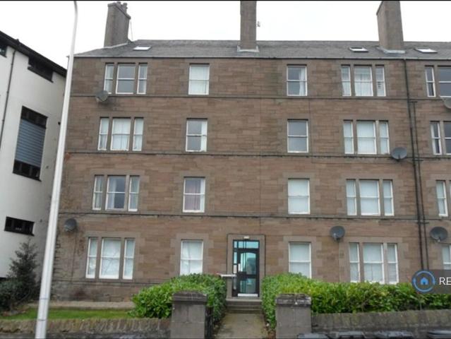 Roseangle, Dundee, DD1 3 bed flat to rent £1,425 pcm £329 pw