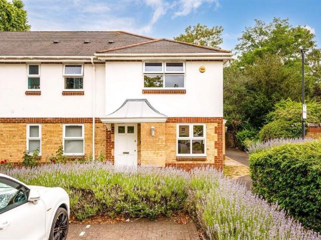 Rosebank Close, Teddington TW11 2 bed flat to rent £2,095 pcm £483 pw