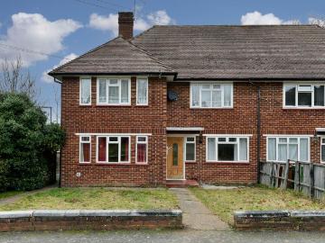 Rosebank, Epsom KT18, 3 bed maisonette to rent, £1,800 pcm | PrimeLocation
