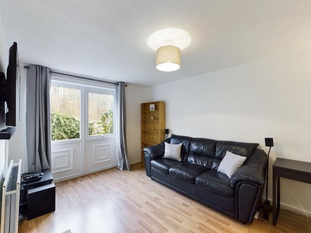 Rosebank Gardens, Leeds, LS3 1EZ 2 bed semi detached house to rent £1,200 pcm £277 pw
