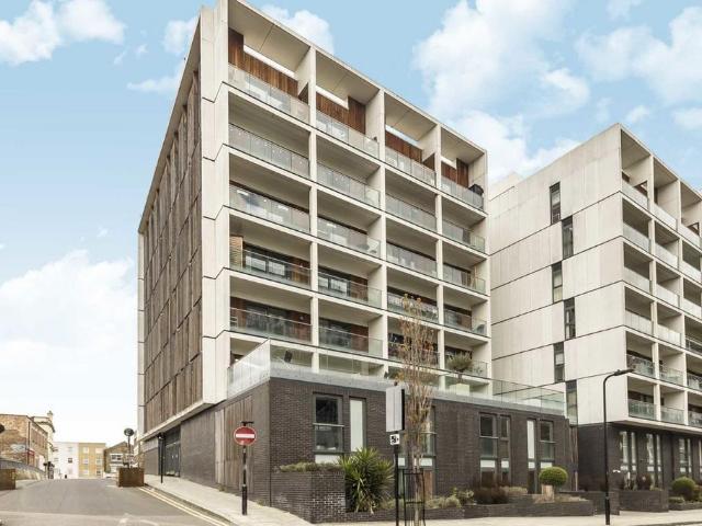Roseberry Place, London E8 3 bed flat to rent £3,750 pcm £865 pw