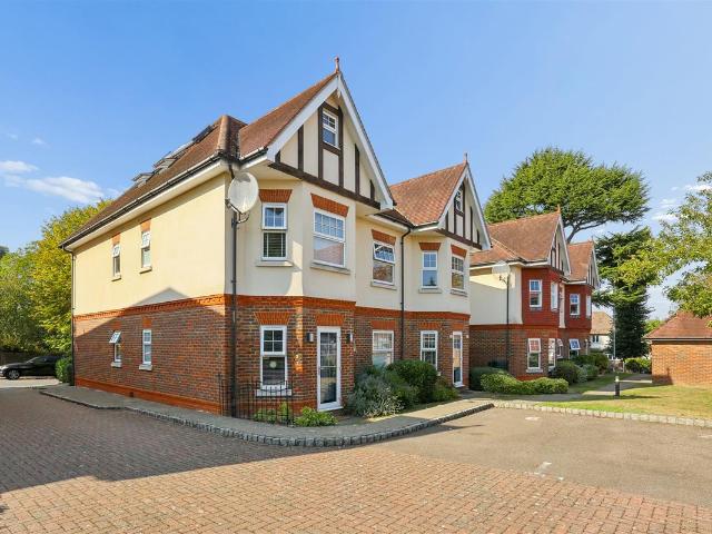 Roseberry Road, Sutton SM1, 2 bed flat to rent, £1,950 pcm | PrimeLocation