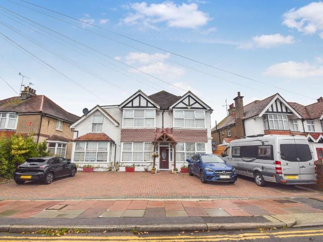 Rosebery Avenue, Eastbourne BN22, 1 bed flat to rent, £750 pcm | PrimeLocation