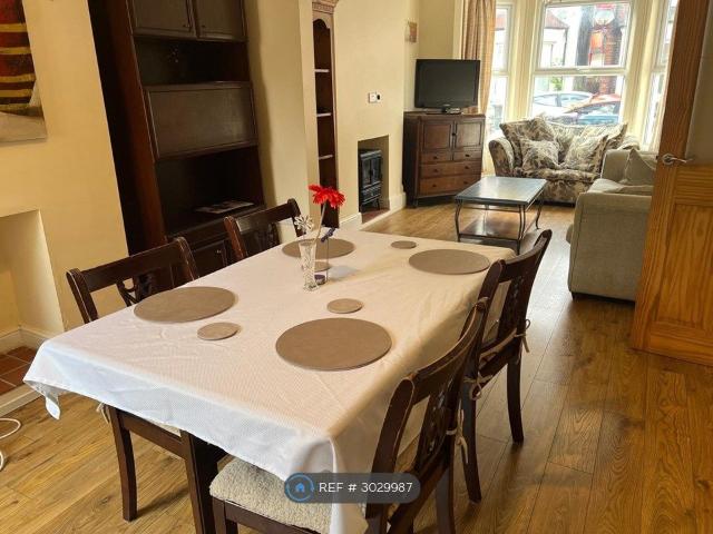 Rosebery Avenue, Nottingham NG2, 4 bed semi detached house to rent, £1,700 pcm | PrimeLocation