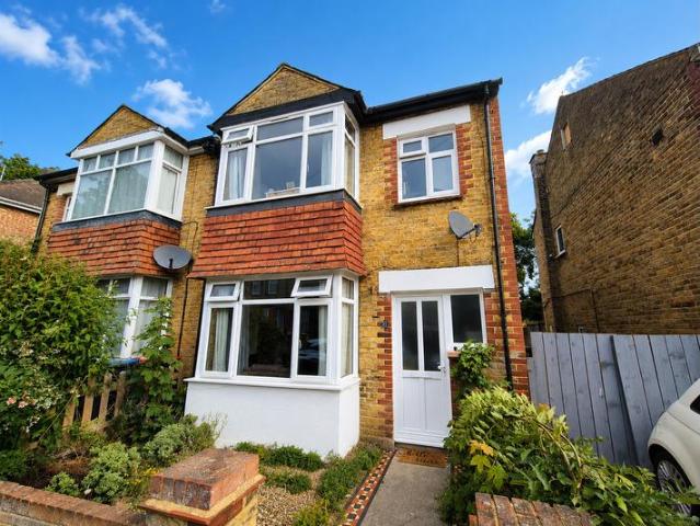Rosebery Avenue, Ramsgate CT11 3 bed semi detached house to rent £1,450 pcm £335 pw