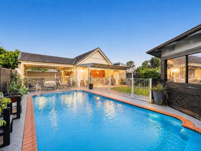 Rosebery Family Home With Pool And DA Approved Duplex Upside