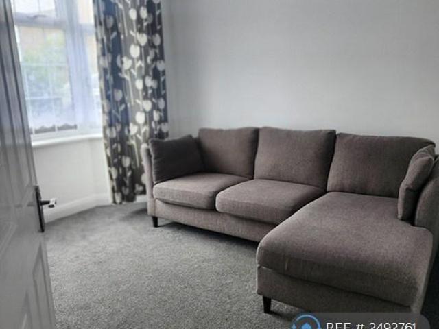 Rosebery Road, Grays, RM17 3 bed end of terrace house to rent £1,750 pcm £404 pw