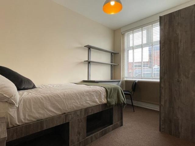Rosebery Street, Loughborough LE11 4 bed house to rent £2,608 pcm £602 pw