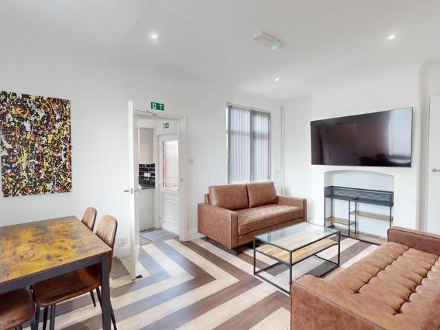Rosebery Street, Loughborough LE11 6 bed house to rent £3,510 pcm £810 pw