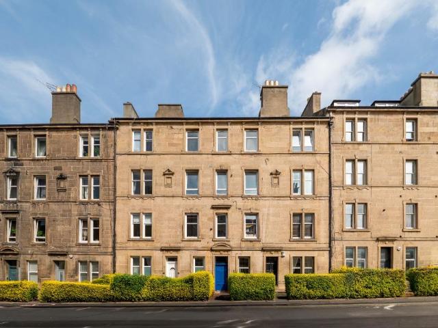 Roseburn Place, Murrayfield. 1 bed flat to rent £1,195 pcm £276 pw