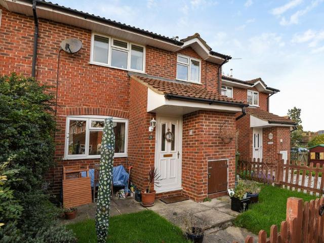 Rosebury Drive, Bisley, Woking, GU24 2 bed house to rent £1,450 pcm £335 pw