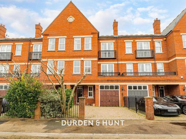 Rosebury Square, London, IG8 8GT, United Kingdom | 4 bed townhouse for rent #140225571 | Rentberry