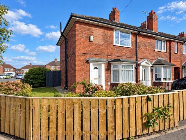 Rosedale Grove, Hull, HU5 3 bed end of terrace house to rent £895 pcm £207 pw