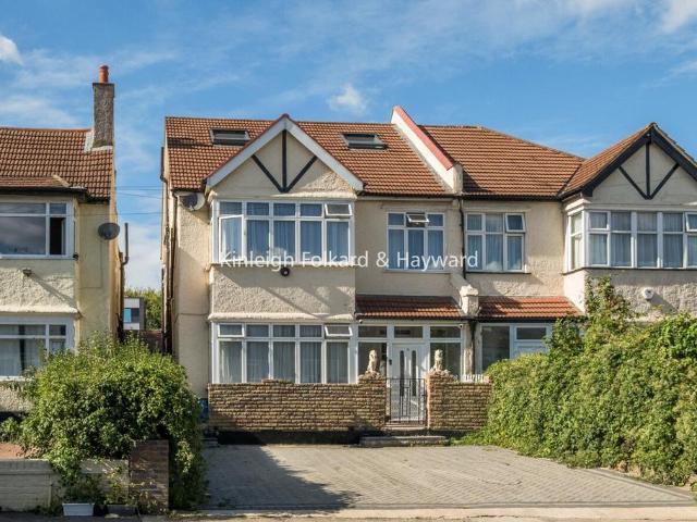 Rosedene Avenue, London, SW16 3 bed flat to rent £2,750 pcm £635 pw