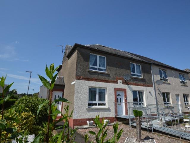 Roselea Terrace, Church Street. 2 bed flat to rent £700 pcm £162 pw