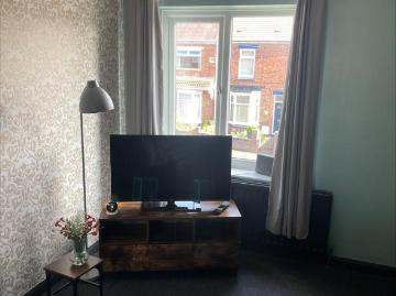 Rosemount Court Air BnB, Bishop. 2 bed house to rent £1,521 pcm £351 pw