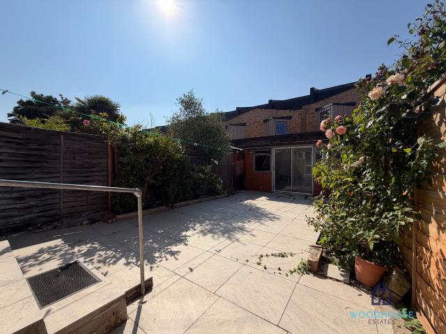 Rosemount Avenue, London N12, 4 bed terraced house to rent, £3,250 pcm | PrimeLocation
